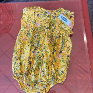 Cute floral print onesie size 12 to 18 months